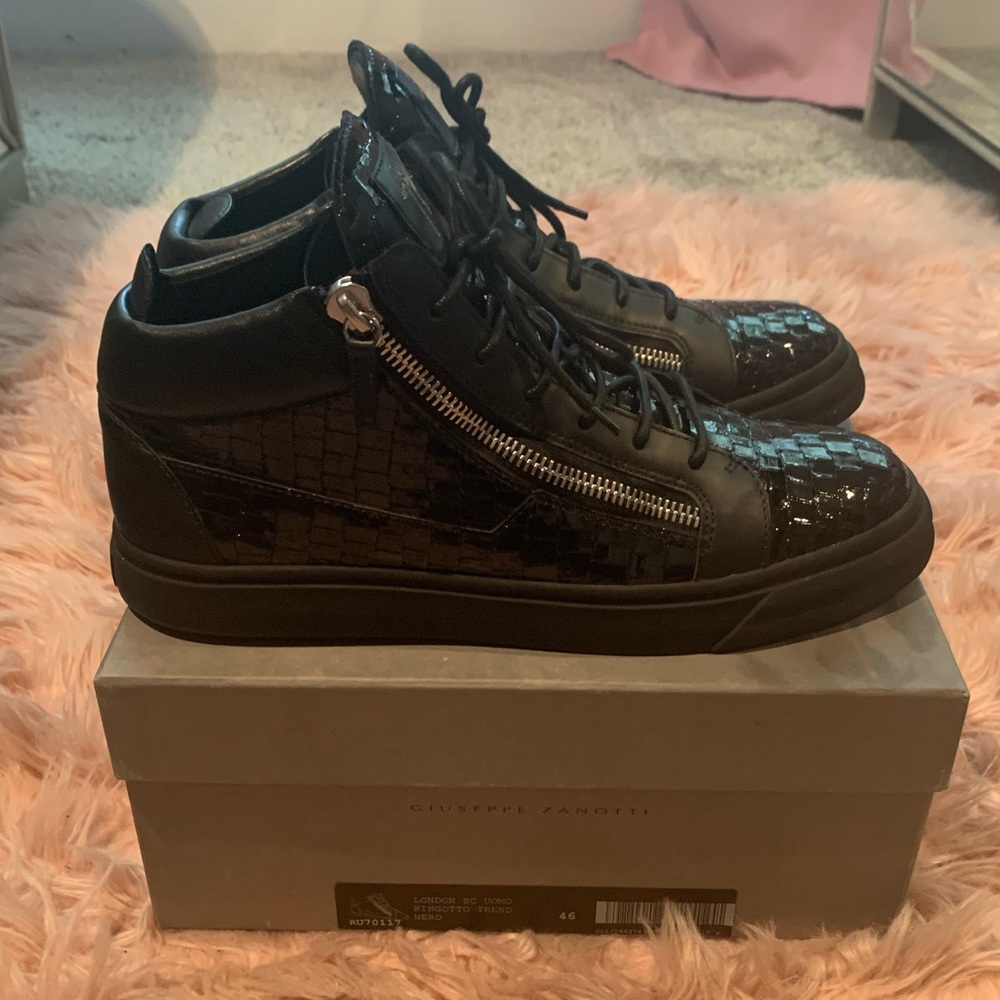AUTHENTIC Excellent condition Giuseppe Zanotti